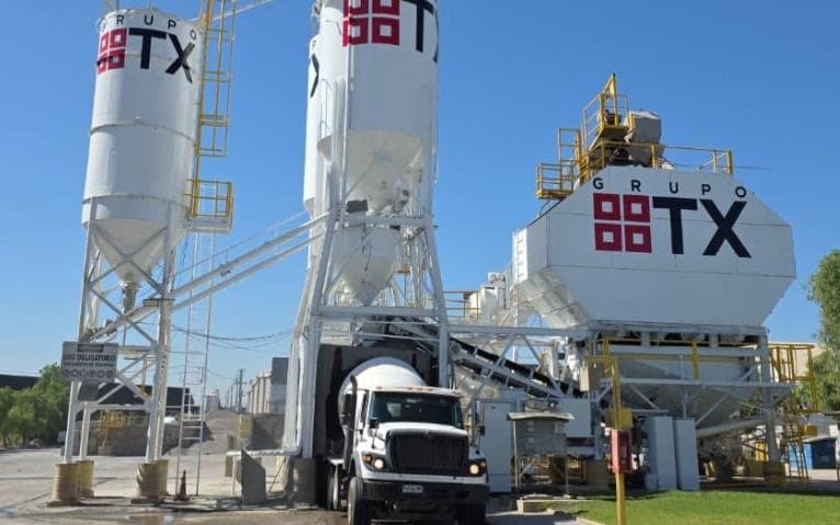 Planta de hormigón Quilicura pintada en blanco